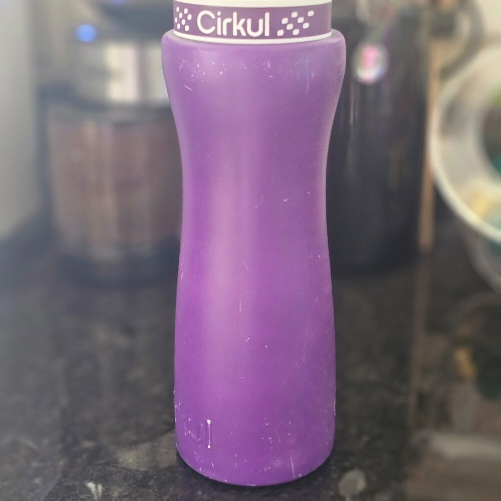Cirkul Purple Insulated Water Bottle & Comfort Grip Lid 22 oz
